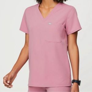 FIGS CHALK PINK One pocket top